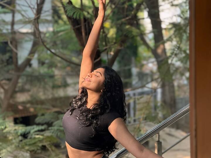 శివాని రాజశేఖర్ ‘అద్భుతం’ అనే మూవీతో హీరోయిన్ గా ఇండస్ట్రీలోకి అడుగు పెట్టింది. Photot Credit: Shivani Rajashekar