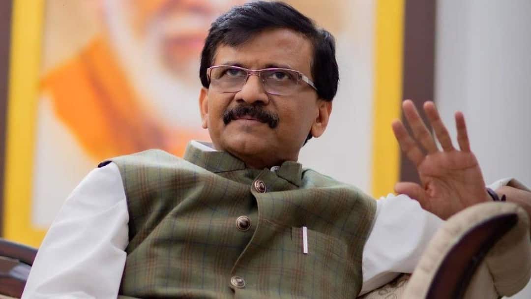 Sanjay Raut on Sangli Loksabha says Leaving Kolhapur loksabha with a smile will not leave Sangli congress bjp congress vishal patil sanjay patil Sanjay Raut on Sangli Loksabha : कोल्हापूरची जागा हसत हसत सोडली, सांगलीची सोडणार नाही, संजय राऊतांनी रणशिंग फुंकलं, ठाकरेंच्या सभेपूर्वी मिरज तापलं
