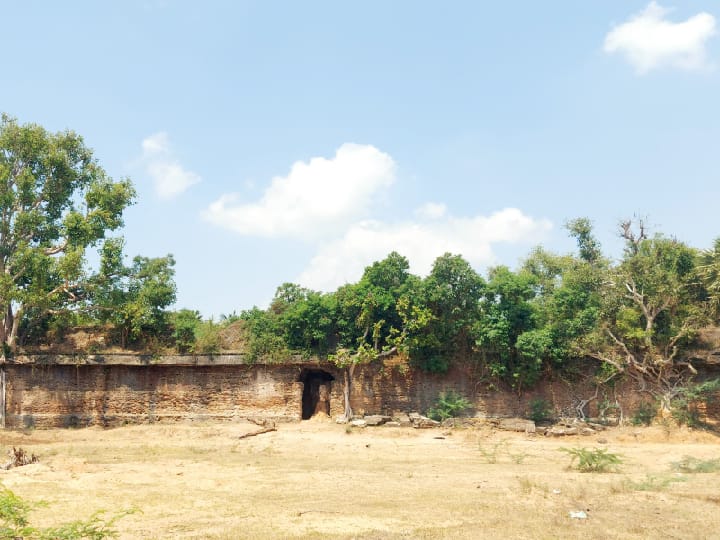 ஆயுதக் கிடங்காக இருந்த திருப்புல்லாணி அரண்மனையை பாதுகாக்க தொன்மைப் பாதுகாப்பு மன்றம் கோரிக்கை