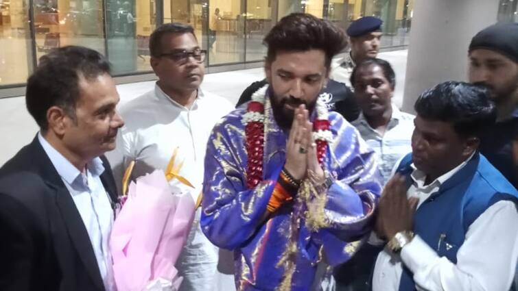 Chirag Paswan LJP In Mumbai Shirdi Sai Baba After Seat Sharing of NDA Amid Bihar Lok Sabha Elections 2024 ann Lok Sabha Election: सीट बंटवारे में बाजी मारने के बाद मुंबई पहुंचे चिराग पासवान, क्या है वजह?