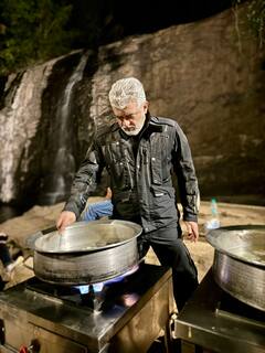 Ajith Kumar Photos : 96 ராம், மஞ்சுமெல் பாய்ஸிற்கு டஃப் கொடுக்கும் அஜித் குமார் பாய்ஸ்!