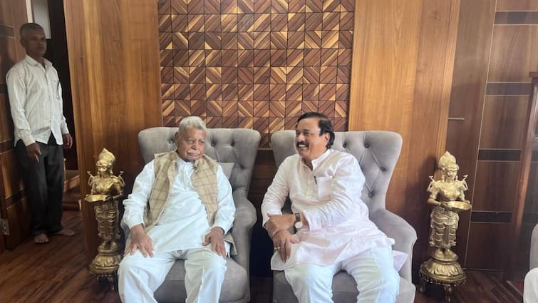 Sunil Tatkare will meet senior Congress leader Anantrao Thopate in Bhor Ajit Pawar Sharad Pawar Maharashtra Politics Vijay Shivtare Baramati Loksabha 2024 Marathi News अजित पवारांची नवी चाल, शरद पवारांचा डाव उलटवण्यासाठी सुनील तटकरे अनंतराव थोपटेंच्या भेटीला