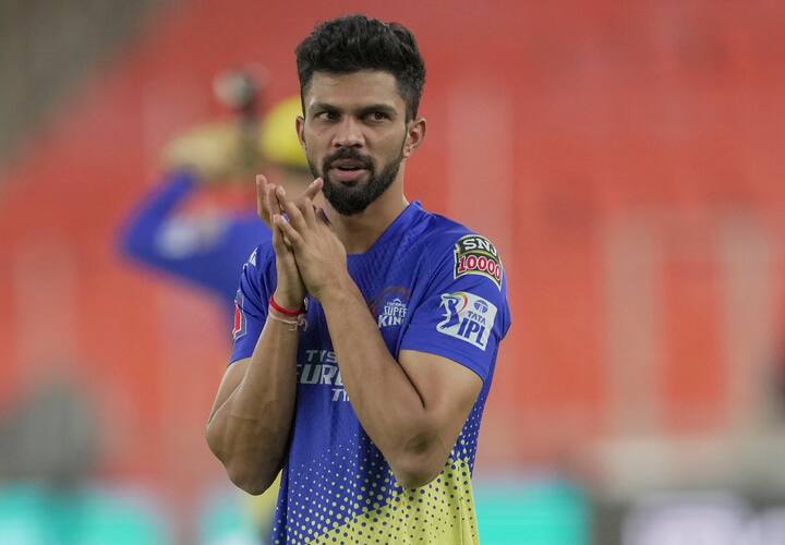 இவர் உள்நாட்டு போட்டிகளில் மஹராஷ்டிரா அணி கேப்டனாக விளங்கி இருக்கிறார் என்பது குறிப்பிடத்தக்கது.