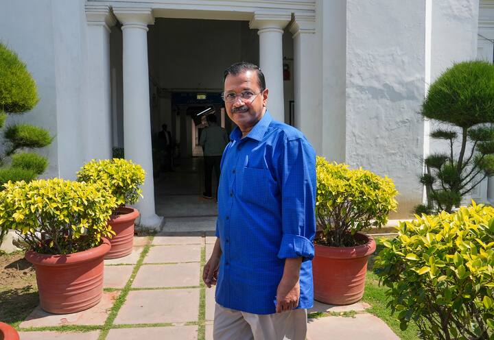 अरविंद केजरीवाल की गिनती देश के अच्छे खासे पढ़े-लिखे नेताओं में होती है. लेकिन क्या आप जानते हैं उन्होंने कहां से अपनी पढ़ाई पूरी की है, आइए हम बताते हैं...