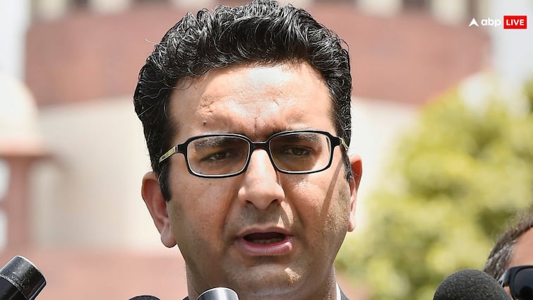 Noida Court Case Supreme Court Strict On Gaurav Bhatia Misbehave and Bar Association President Order To Present In Court Noida Court Case: नोएडा कोर्ट में गौरव भाटिया के साथ दुर्व्यवहार पर सुप्रीम कोर्ट सख्त, बार संघ के अध्यक्ष को पेश होने के लिए कहा