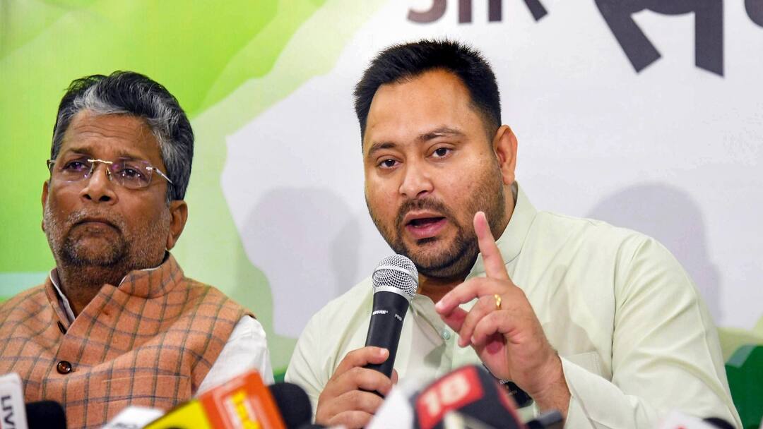 Tejashwi Yadav attacks BJP government on arrest of Delhi CM Arvind Kejriwal ANN Tejashwi Yadav: CM अरविंद केजरीवाल की गिरफ्तारी के विरोध में उतरे तेजस्वी यादव, कहा- 'हम डरने वाले नहीं बल्कि...'