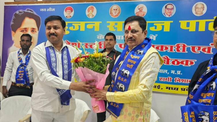 Narayan Tripathi: एमपी में 4 बार के विधायक नारायण त्रिपाठी BSP में शामिल, सतना से लड़ सकते हैं लोकसभा चुनाव Lok Sabha Election 2024 MP 4 time MLA Narayan Tripathi joins BSP May Contest Election From Satna ann Narayan Tripathi: एमपी में 4 बार के विधायक नारायण त्रिपाठी BSP में शामिल, सतना से लड़ सकते हैं लोकसभा चुनाव