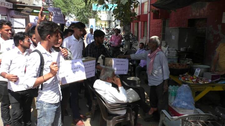 Bharatpur University students protest against Vice Chancellor begged on road demanded SIT investigtion ann Bharatpur News: कुलपति के खिलाफ प्रदर्शन कर रहे छात्रों ने सड़क पर मांगी भीख, कहा- 'SIT की जांच होनी चाहिए'