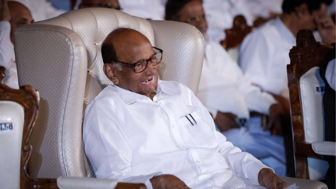 Sharad Pawar: साहेब, तुम्हीच साताऱ्यातून लढा! कार्यकर्त्यांनी ते वाक्य उच्चारताच शरद पवारांचं स्मितहास्य NCP Party workers ask Sharad Pawar to contest Loksabha Election 2024 from Satara satara lok sabha constituency Sharad Pawar: साहेब, तुम्हीच साताऱ्यातून लढा! कार्यकर्त्यांनी ते वाक्य उच्चारताच शरद पवारांचं स्मितहास्य