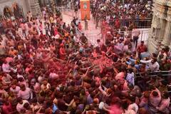 Holi 2024: धूमधाम से मनाया गया बाबा काशी विश्वनाथ का गौना, शिव भक्तों ने खेली होली, देखिए तस्वीरों में