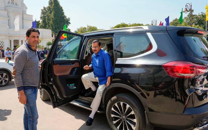 अरविंद केजरीवाल का जन्म हरियाणा के सिवानी जिले में हुआ था. उन्होंने अपनी शिक्षा मिशनरी के स्कूलों से पूरी की.