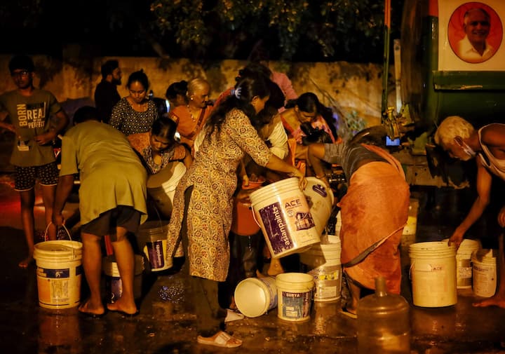 सोमवार (18 मार्च) को कर्नाटक के मुख्यमंत्री सिद्धारमैया ने कहा बेंगलुरु अभी 50 करोड़ लीटर पानी की कमी की किल्लत झेल रहा है जो रोज के इस्तेमाल का बस पाचवां हिस्सा है.