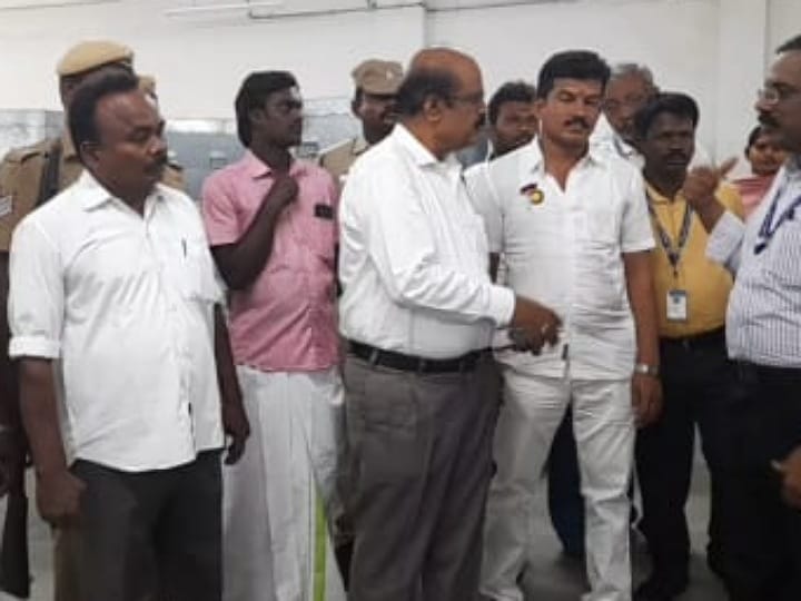 கரூரில் மின்னணு வாக்குப்பதிவு இயந்திரம் வைப்பு அறை திறப்பு