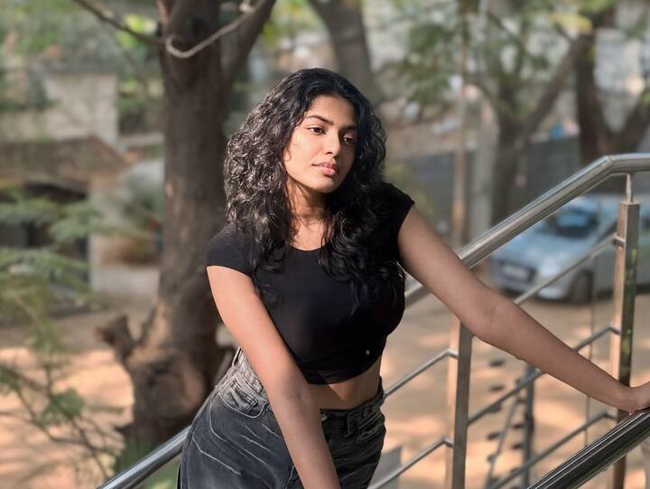 ‘ఆహా నా పెళ్ళంట’ అనే వెబ్ సిరీస్ లో నటించి మంచి గుర్తింపు తెచ్చుకుంది. Photot Credit: Shivani Rajashekar
