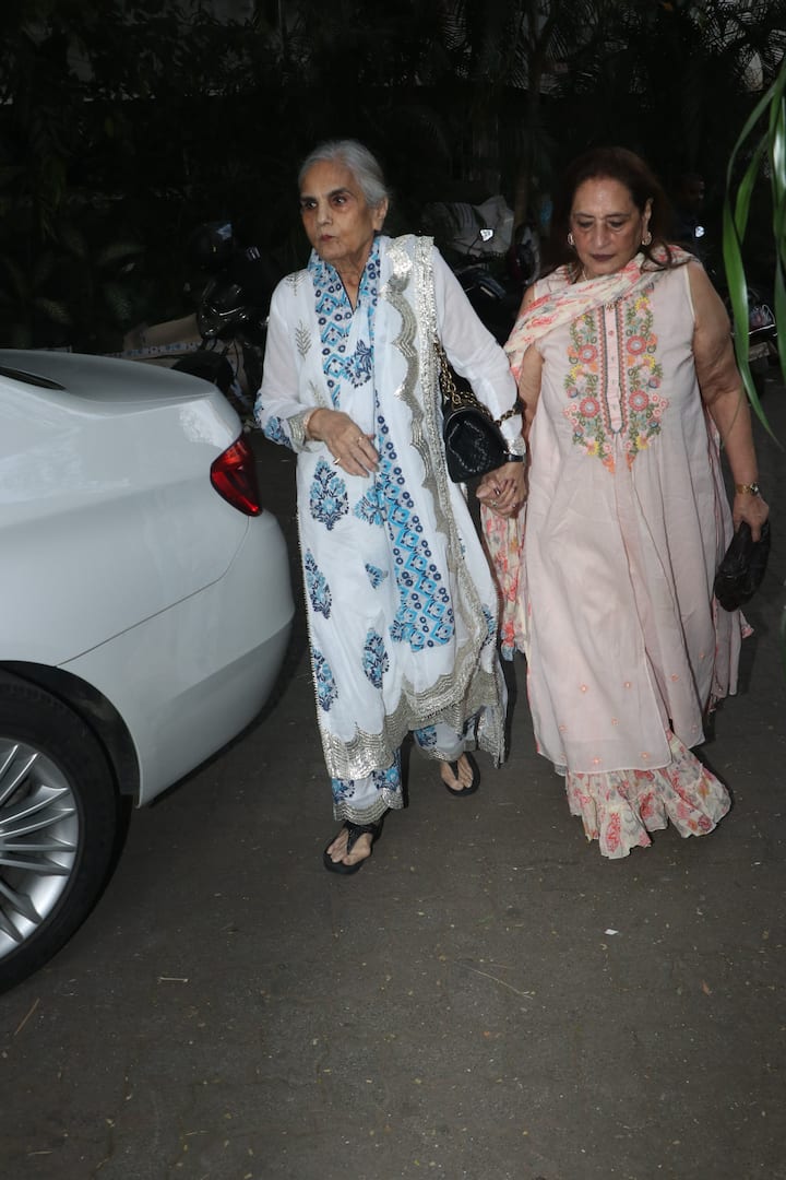 अलाना के बेबी शावर में सुशीला चरक, सलमान खान की बहन अलवीरा खान समेत कई सितारे नजर आए. हर कोई अलाना और आइवर को बधाई देने पहुंचा.
