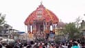 Thiruvarur Chariot Festival : ஆரூரா தியாகேசா.. முழக்கமிட்டு திருவாரூர் தேரை வடம்பிடித்து இழத்த பக்தர்கள்!