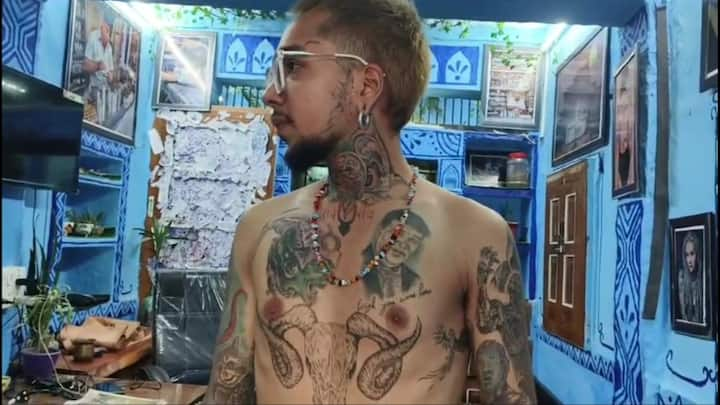 Jodhpur Tattoo Artist News: राजस्थान के मारवाड़ में भी आजकल टेटू का क्रेज देखने को मिल रहा है. जोधपुर के सक्षम अरोड़ा ने कम उम्र में टेटू आर्टिस्ट बनकर वर्ल्ड रिकॉर्ड बनाया है.