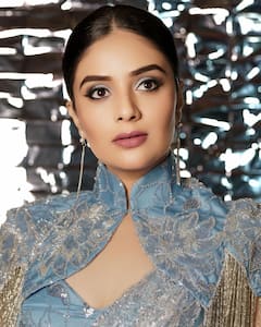 Sreemukhi Photos: ట్రాన్స్‌ఫ‌రెంట్ శారీలో శ్రీముఖి మెరుపులు!