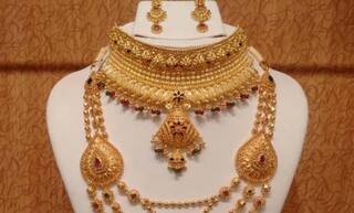 सोनं-चांदी झालं स्वस्त, खरेदी करणाऱ्यांसाठी मोठा दिलासा; कोणत्या शहरात किती दर?  