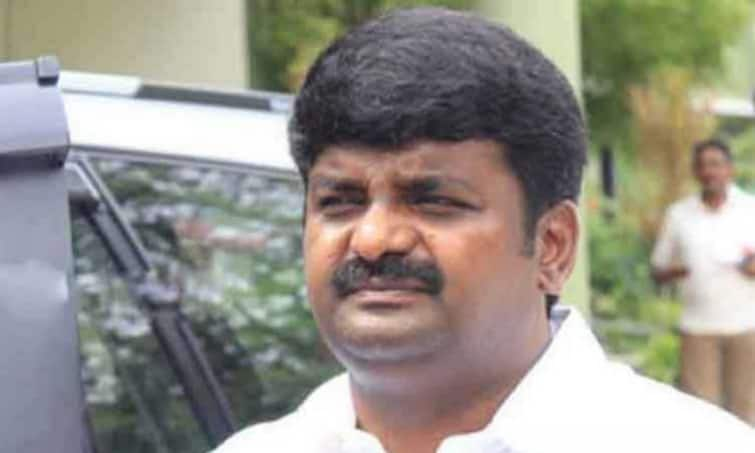 AIADMK front minister C. Vijayabaskar's house was raided by the enforcement department அதிமுக முன்னாள் அமைச்சர் சி.விஜயபாஸ்கர் வீட்டில் அமலாக்கத்துறை அதிரடி சோதனை