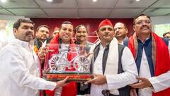 अखिलेश यादव ने दिया मायावती को झटका, बसपा छोड़ सपा में शामिल हुए पूर्व प्रत्याशी विनोद शुक्ला