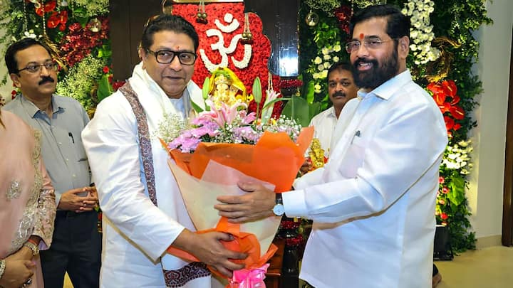 ताज होटल का जिक्र आते ही सबसे पहली चीज जो हमें आकर्षित करती है वह है यहां का फाइव स्टार स्टाइल खाना, तरह-तरह के व्यंजनों की दावत और फाइव स्टार ट्रीटमेंट. इस जगह पर एक चाय की कीमत आमतौर पर 550 के आसपास होती है और कॉफी की कीमत 500-600 के बीच होती है.