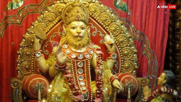 पंचामृत - नरसिंह भगवान को पंचामृत का भोग बेहद प्रिय है. इसमें तुलसी दल जरुर डालें. मान्यता है इससे घर की नकारात्मक ऊर्जा का नाश होताहै. घर में सुख-शांति का वास होता है.