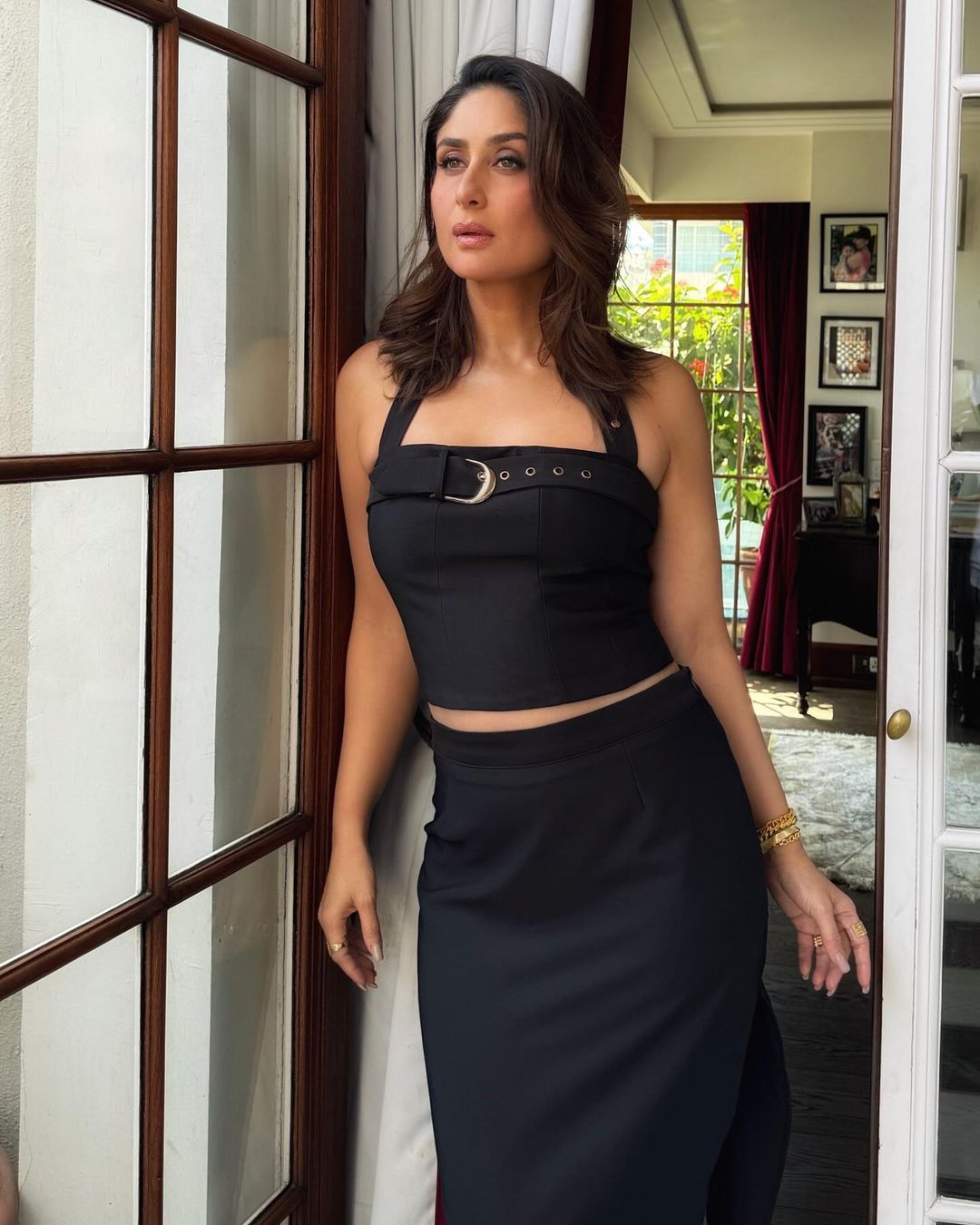 Kareena Kapoor Steals Hearts Turning Into A Black Beauty For Crew  Promotions; SEE PICS