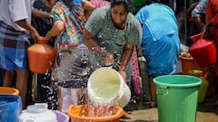 Bengaluru Water Crisis: રસ્તાઓ પર પાણીના ટેન્કરો અને હાથમાં ડોલ સાથે લોકોની લાંબી લાઇનો, કેવી રીતે બદલાઇ બેંગલુરુની તસવીર