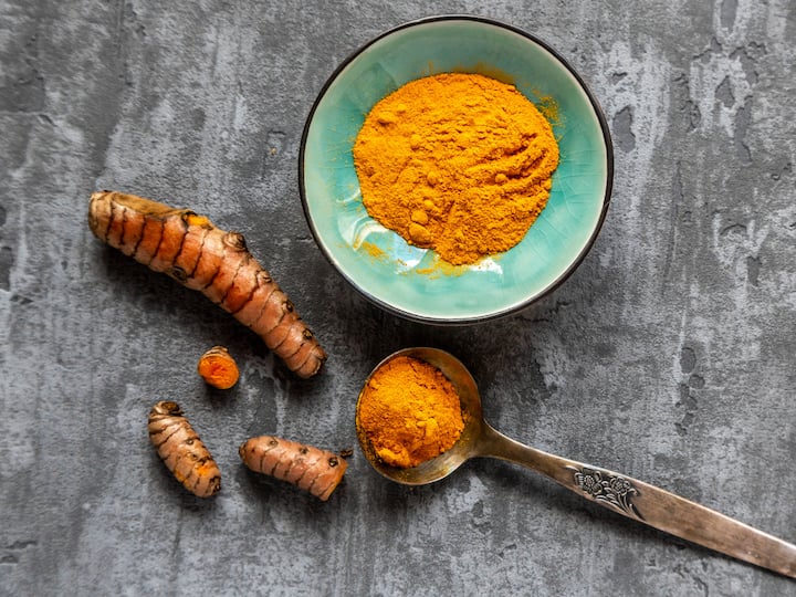 Turmeric: Curcumin, the active compound in turmeric, has potent anti-inflammatory and immune-boosting effects, making it a must-have spice for overall wellness. The anti-bacterial and wound healing effects of turmeric confirm its role as a natural anti-septic agent to be used on wounds. (Image source: getty images)