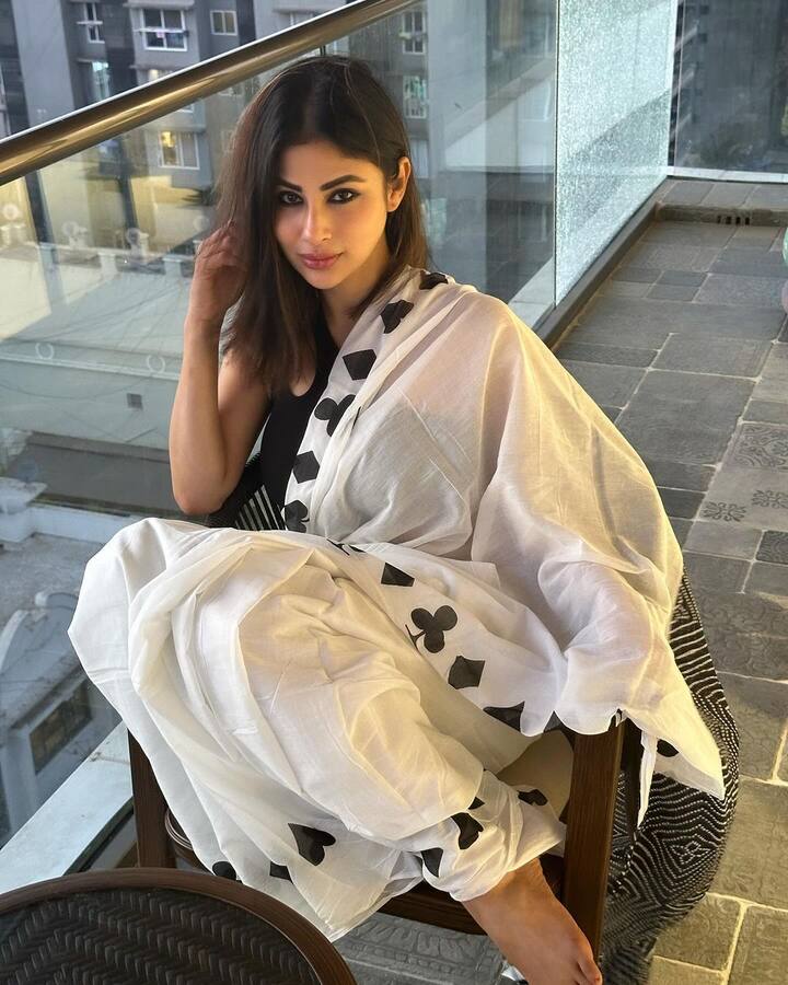 మౌనిరాయ్ (Image credit: MouniRoy/Instagram)