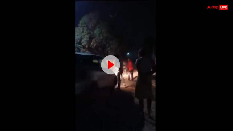 Singrauli Road Rage Car Driver tramples after dispute 3 youths walking on road Video Viral Watch: सिंगरौली में सड़क पर पैदल चल रहे 3 युवकों से विवाद के बाद कार ड्राइवर ने रौंदा, Video Viral