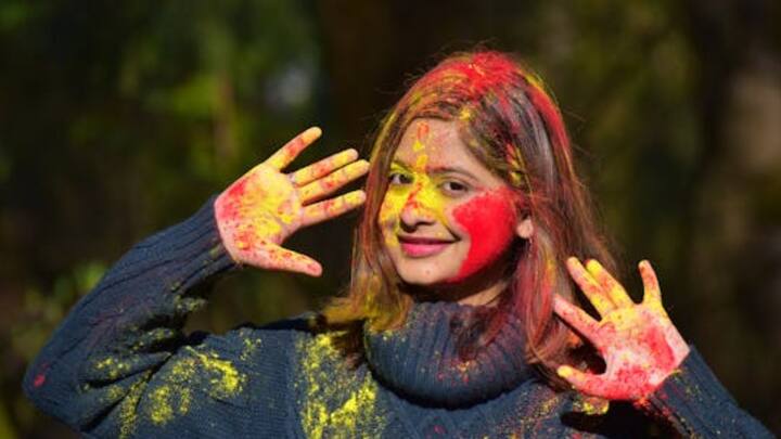 உங்கள் கூந்தலை துப்பட்டா அல்லது தொப்பிகள் கொண்டு முடி கொள்வது உங்கள் கூந்தலை சேதம் அடையாமல் காக்க உதவும்.