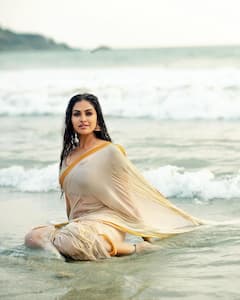 Divi Vadthya : సముద్రతీరంలో 'దివి' అందాలు.. తడిసిన బట్టల్లో దేవకన్యలా ఉందంటున్న ఫ్యాన్స్