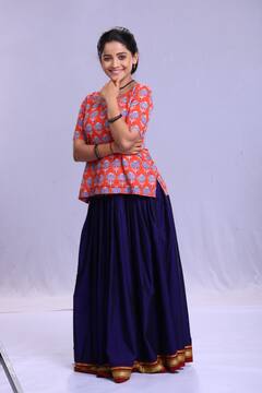 Holi 2024 : तुमच्या आवडत्या नायिकांकडून होळीसाठी 'हेअर आणि स्कीन' केअर टिप्स!