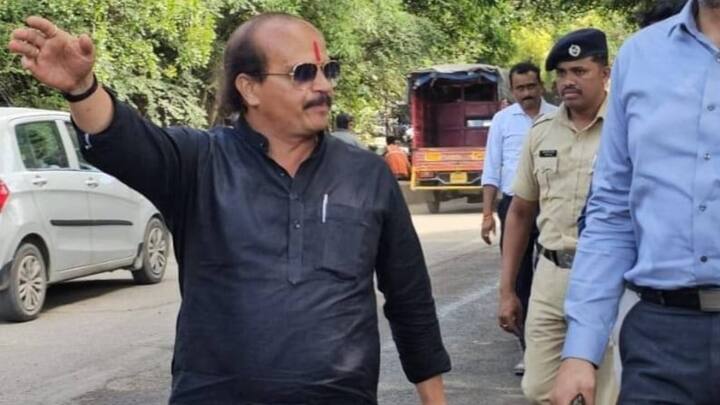 Elections 2024: राज ठाकरे की पार्टी छोड़कर शरद गुट में शामिल हुए वसंत मोरे ने बड़ा एलान किया है. उन्होंने कहा है, 'मैं लोकसभा चुनाव लडूंगा. पुणे लोकसभा चुनाव 2024 एकतरफा नहीं होगा, चाहे कितनी भी छोटी चींटी क्यों न हो, वह हाथी को काट सकती है.