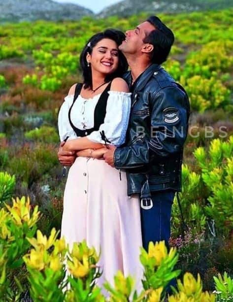 ਅਦਾਕਾਰਾ ਦੇ ਵਰਕ ਫਰੰਟ ਦੀ ਗੱਲ ਕਰੀਏ ਤਾਂ ਉਹ ਇਨ੍ਹੀਂ ਦਿਨੀਂ ਫਿਲਮਾਂ 'ਚ ਵਾਪਸੀ ਨੂੰ ਲੈ ਕੇ ਸੁਰਖੀਆਂ 'ਚ ਹੈ। ਅਦਾਕਾਰਾ ਜਲਦ ਹੀ ਸੰਨੀ ਦਿਓਲ ਦੀ ਫਿਲਮ 'ਲਾਹੌਰ 1947' 'ਚ ਨਜ਼ਰ ਆਵੇਗੀ।