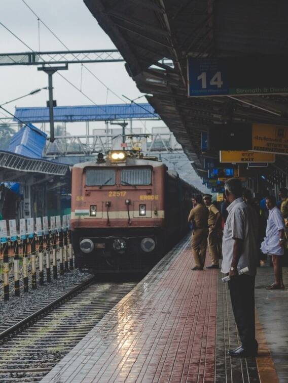 ट्रेन से बाइक लेकर जाने के क्या हैं नियम