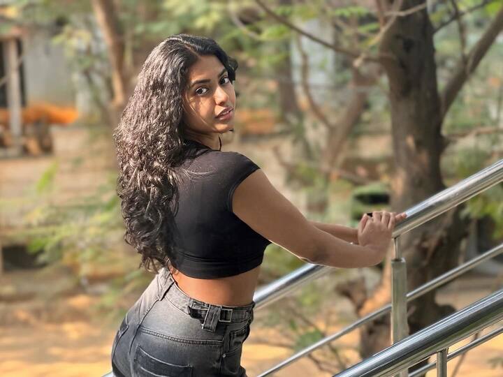 ఎప్పటికప్పుడు తన లేటెస్ట్ ఫోటోలను అభిమానులతో పంచుకుంటుంది. Photot Credit: Shivani Rajashekar