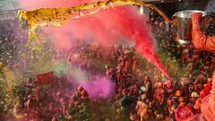 Holi 2024: একদিকে লাঠি, অন্যদিকে ঢাল! এই রঙের উৎসবে জড়িয়ে রাধা-কৃষ্ণের কাহিনি