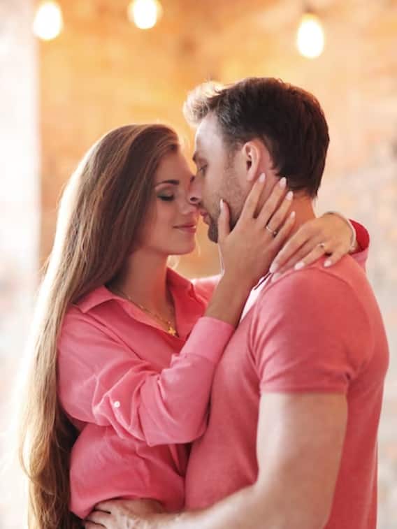 रिलेशनशिप को स्ट्रॉन्ग बनाती हैं ये चीजें