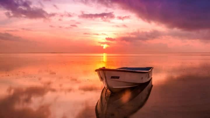 ऐसे ही देश के कुछ हिस्सों में सूरज सबसे पहले उगता है, तो देश के किसी हिस्से में सूरज सबसे बाद में डूबता है. ऐसे में इतने विविधताओं से भरे भारत देश के कई तथ्य आज भी हमें हैरान कर देते हैं.