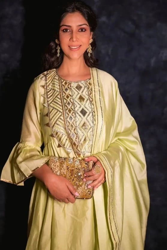 ટીવી પર 17 મિનિટ સુધી કિસ સીન આપી આવી હતી વિવાદમાં