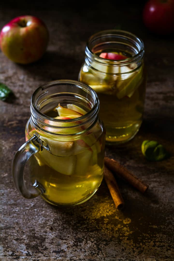 Apple cider vinegar is considered beneficial in reducing obesity.  (PC: unsplash.com)