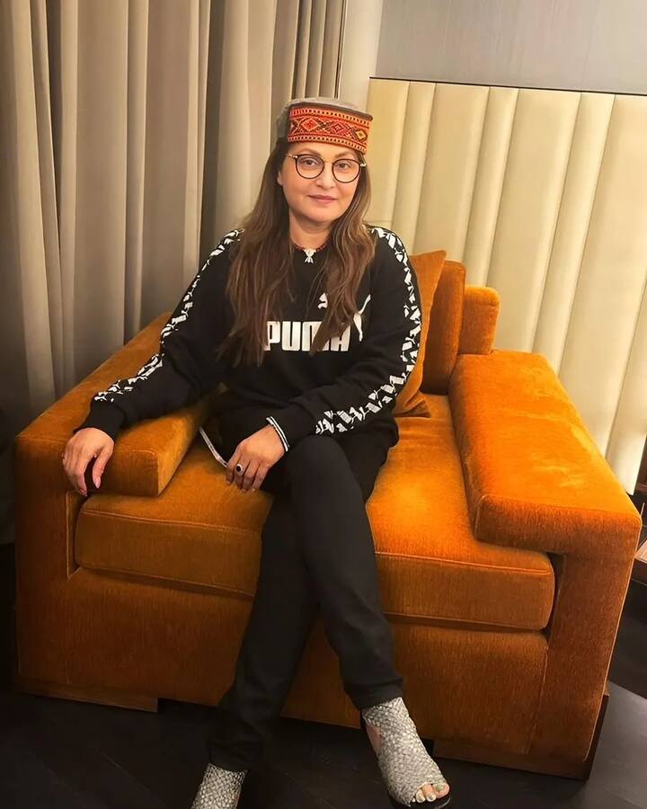 इसके बाद सेट का माहौल बहुत गर्म हो गया था. वहीं दिलीप ताहिल को पड़े इस थप्पड़ की चर्चा कई दिनों तक इंडस्ट्री में हुई थी. लेकिन जब जयाप्रदा से इसके बारे में पूछा गया को उन्होंने कहा कि ये थप्पड़ रियल लाइफ का नहीं बल्कि रील लाइफ का था.