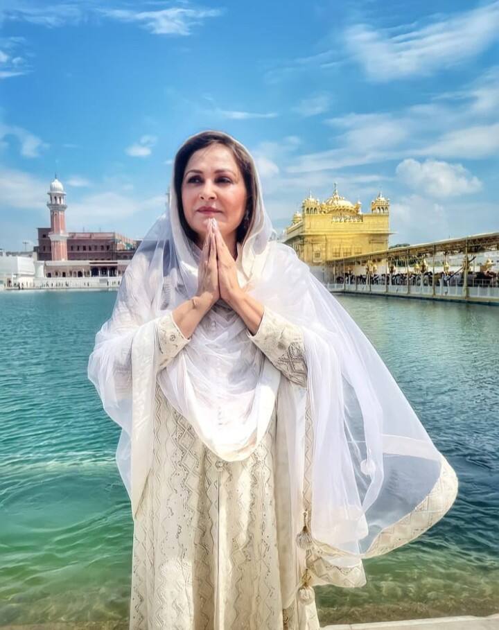 दरअसल एक्ट्रेस को फिल्म में फेमस विलेन दलीप ताहिल के साथ एक सीन शूट करना था. इस सीन में एक्टर इतना खो गए कि वो अपना आपा ही खो बैठे और जयाप्रदा के साथ बद्तमीजी करने लगे.