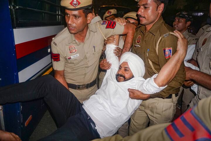 पुलिस उपायुक्त और सहायक पुलिस आयुक्त स्तर के अधिकारियों को भी वहां तैनात किया गया. अधिकारियों ने बताया कि ड्रोन की मदद से इलाके की निगरानी की गई.