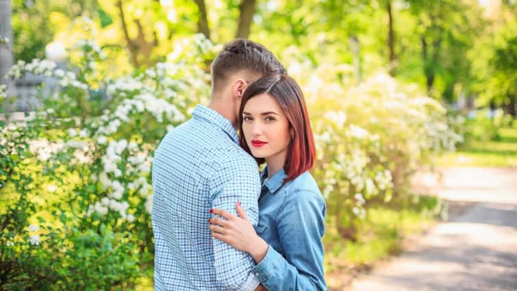 Signs You Are Being Breadcrumbed In A Relationship know all in details रिलेशनशिप में अब ब्रेडक्रंबिंग कर मतलब निकाल रहे लोग, जानिए क्या होता है Breadcrumbing