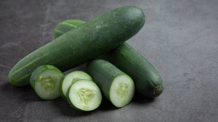 डायबिटीज मरीज को कोशिश करनी चाहिए कि जितना मीठा हो सके मीठा कम खाएं. अगर आप ज्यादा मीठा खाएंगे तो सेहत खराब हो सकती है. डाइट में मीठा का कम से कम इस्तेमाल करना चाहिए.