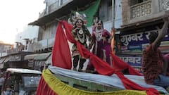 In Pics: होली पर महामूर्खाधिराज की निकली शोभायात्रा, तस्वीरों में देखिए झांकी के अलग-अलग रूप